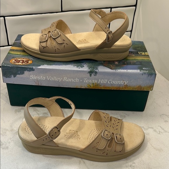 SAS Duo Natural Tan Sandals with Cushioned Footbed and Adjustable Straps 6W - Picture 1 of 16